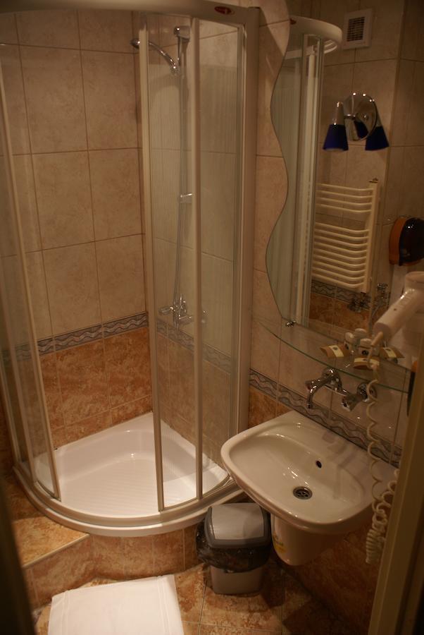 Amazonka Otel Zawada Pilicka Oda fotoğraf